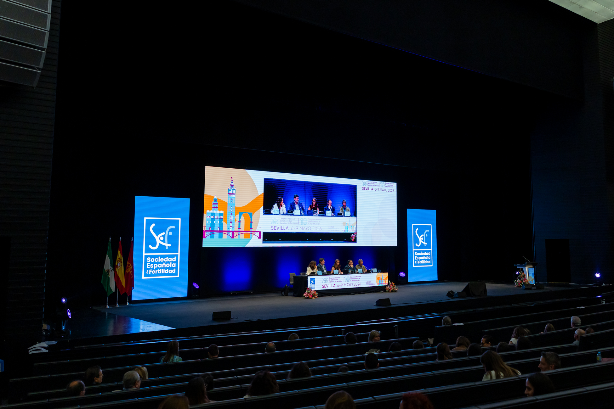 Auditorio principal durante un congreso en Sevilla