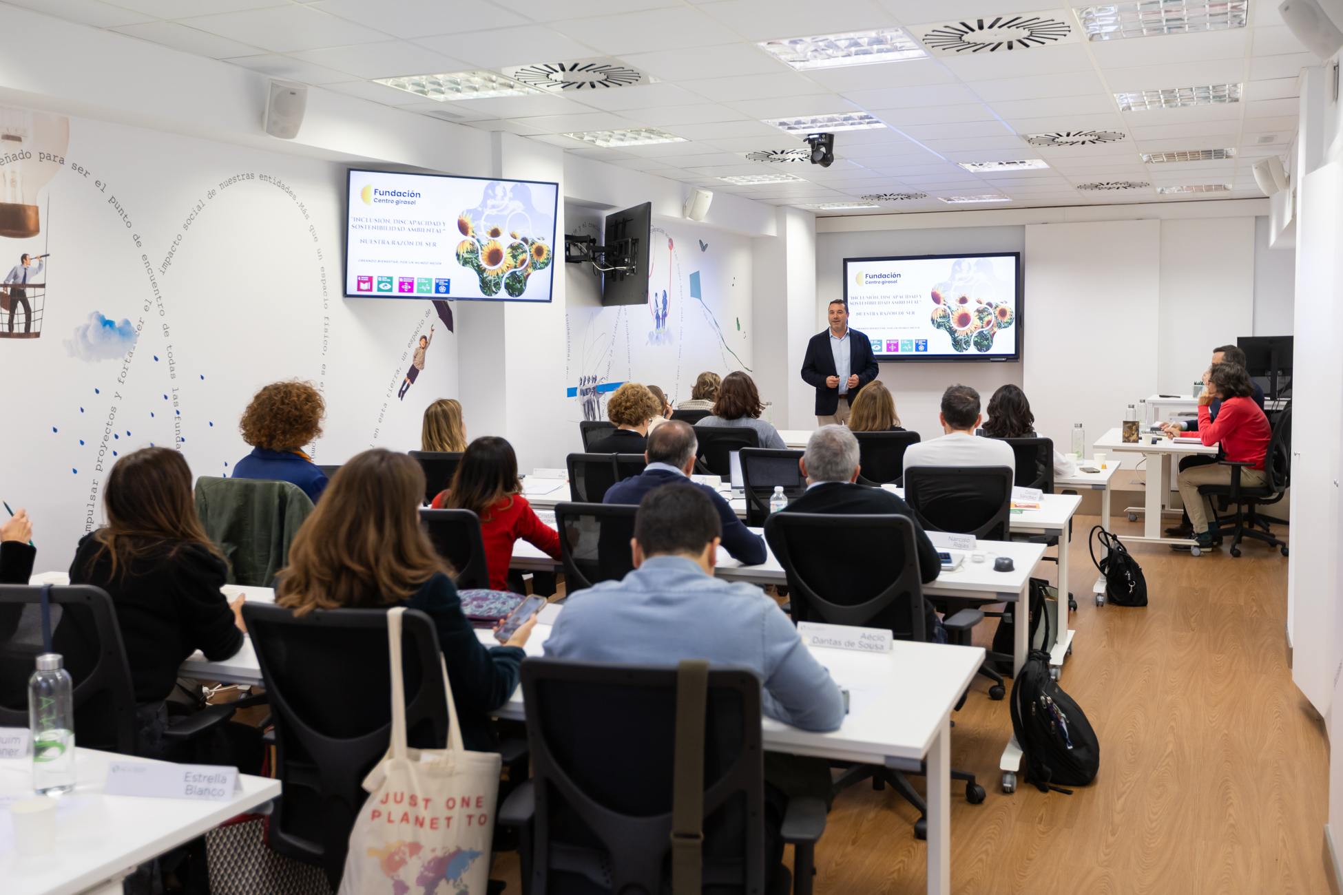 Explicación durante una formación presencial