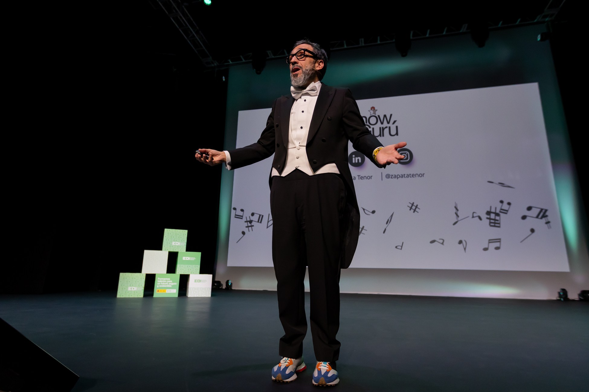 Artista durante su actuación en el escenario